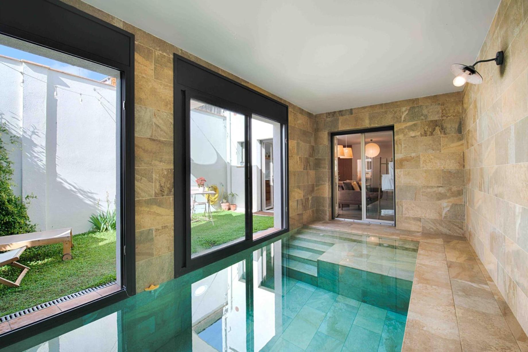 شقة Loft Con Piscina Climatizada De Agua Salada Y Parking En El Centro De Figueres فيغيريس المظهر الخارجي الصورة
