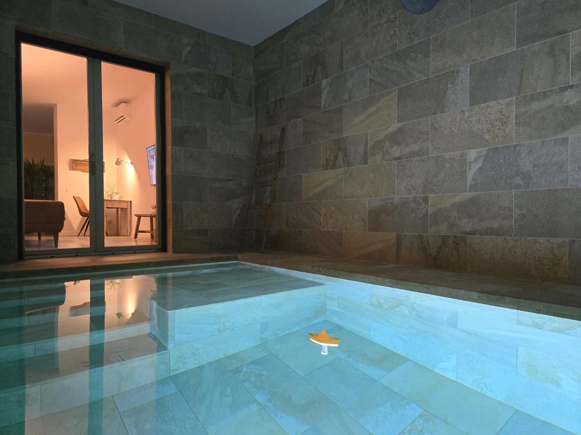شقة Loft Con Piscina Climatizada De Agua Salada Y Parking En El Centro De Figueres فيغيريس المظهر الخارجي الصورة
